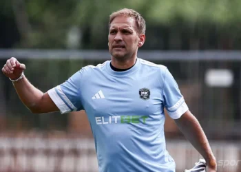 ЛЕГЕНДАТА СЕ ОПЛАКВА! СТИЛИЯН ПЕТРОВ НАРУШИ МЪЛЧАНИЕТО: “ЦСКА КЪРВИ, УМИРА!” – СЪРЦЕРАЗДИРАНИЕ ОТ ГЕРОЙ, ДОКАТО ХАОСЪТ В КЛУБА ДОСТИГА КАТАСТРОФАЛЕН ВРЪХ!