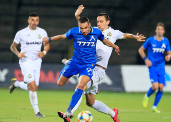 ДРАМА В ЛЕВСКИ! ШОКИРАЩ ПРИЗИВ: “ТРЕНЬОРЕ, СПАСИ МЕ!” ЗВЕЗДАТА НА “СИНИТЕ” ОТКРИТО МОЛИ ЗА ПОМОЩ, БЪДЕЩЕТО МУ ВИСИ НА КОСЪМ!