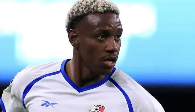 Смел ход в Левски: Новият треньор отхвърля доходоносна сделка за защитник!