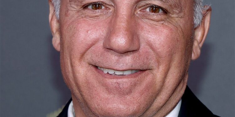 ОТ СОФИЙСКАТА ПОЧВА ДО КОРОНАТА НА БАРСЕЛОНА: ЕПИЧНОТО ВЪЗХОЖДЕНИЕ НА ХРИСТО СТОИЧКОВ – ЛЪВЪТ НА БЪЛГАРИЯ, ЧИИТО ЛЕГЕНДАРНИ УДАРИ И НЕПРЕКЛОНЕН ДУХ ИЗКОВАХА ЕРА НА НЕЗАБРАВИМА ФУТБОЛНА ДОМИНАЦИЯ В ЦСКА