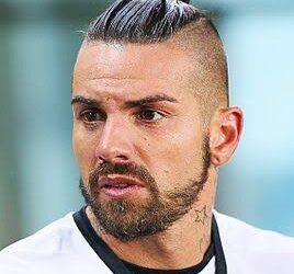 От Тъчлинията до Звездния Статус: Заблудилият се Син на Левски се Завръща, Обещава Изкупление!