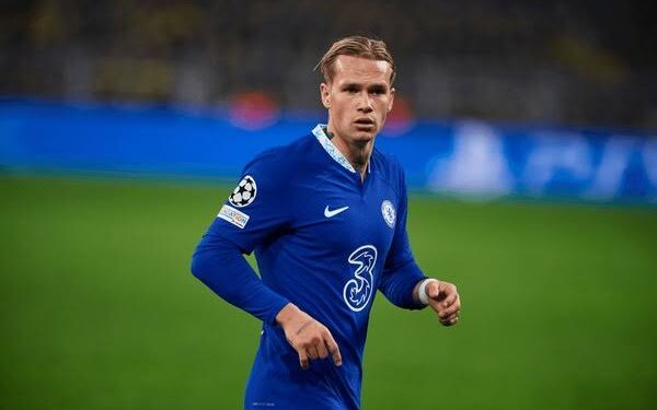 Левски София шокира футболния свят: Треньорът по слухове привлича суперзвезда на Челси в сензационна сделка!