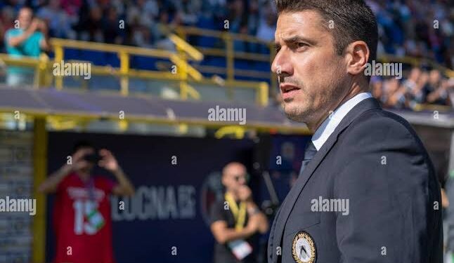 “Безпрецедентно състрадание: Треньорът на Левски София дарява заплатата си за сърдечна трансплантация на фен, след като видя негов образ”