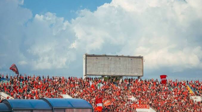 “Когато синьо срещна червено в хармония: Стандартни аплодисменти за главата на ЦСКА на ‘Томаш'”