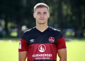 Левски Си Осигурява Сензационен Тийнейджърски Вундеркинд: “Сините” Привличат Бъдещ Звезден Полузащитник