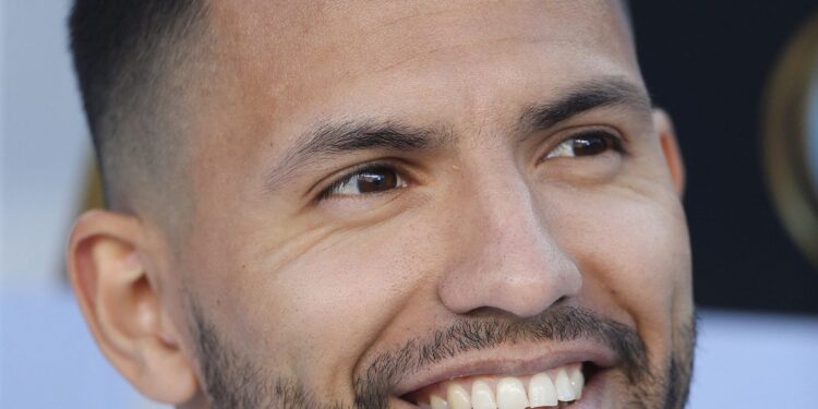 ЛЕВСКИ ПОДПИСВА ДОГОВОР С НАЦИОНАЛНИЯ НАПАДАТЕЛ СЕРХИО АГУЕРО ЗА СРОК ОТ ПЕТ ГОДИНИ! Прочетете повече