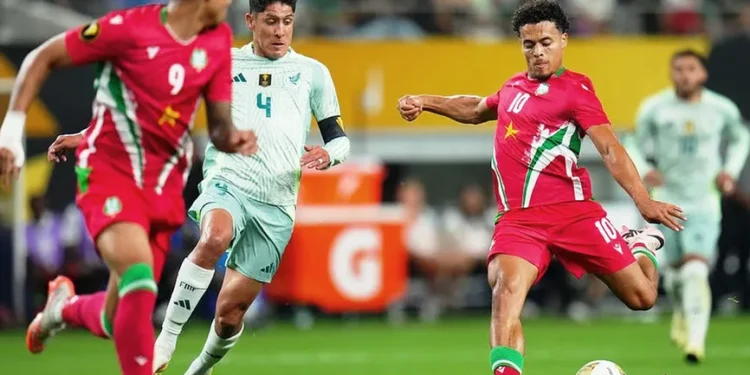 НЕВЕРОЯТНО! ЗАЩИТНИК НА ЦСКА РАЗКЪСА МРЕЖАТА СЪС ЗАШЕМЕТЯВАЩ ГОЛ, КОЙТО ЩЕ ВЛЕЗЕ В ИСТОРИЯТА НА БЪЛГАРСКИЯ ФУТБОЛ И ЩЕ СЕ ПОМНИ ДЪЛГО!