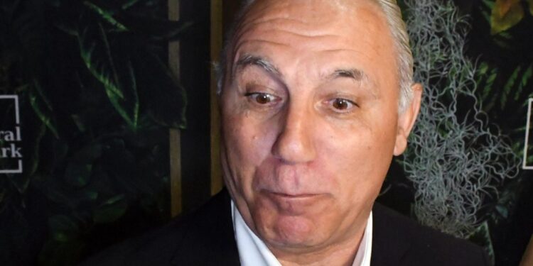 АРМАГЕДОН НА “АРМИЯТА”! СТОИЧКОВ ИЗБУХВА С БЕЗПРЕЦЕДЕНТНА ЯРОСТ: ТОМАС ИЗХВЪРЛЕН ОТ СЪБЛЕКАЛНЯТА, ЛЕГЕНДАТА НАХЛУВА В РЪКОВОДСТВОТО НА ЦСКА В ЕКСПЛОЗИВЕН СБЛЪСЪК!