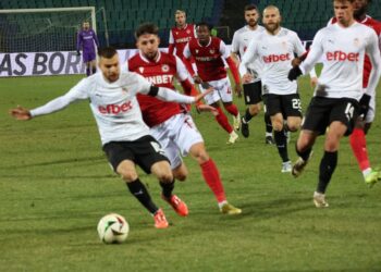 СЪДБОВЕН ДЕН В БИСТРИЦА! „КЛУБЪТ НА ЦИФРИТЕ“ ИЗДИША, ДОКАТО 27 ИГРАЧИ, ВОДЕНИ ОТ 8 ШОКИРАЩИ ЗВЕЗДИ, БЯГАТ В БЕЗПРЕЦЕДЕНТЕН МАСОВ ИЗХОД – ТОВА КРАЯТ НА ЕДНА ЕПОХА ЛИ Е?