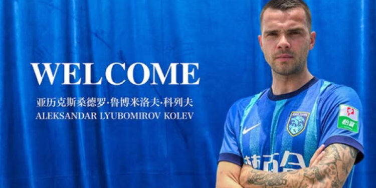 След като Левски го изгони, Александър Колев отиде наистина отиде на майната си, подписа с…