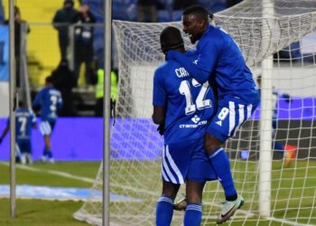 Мустафа Сангаре Свързан с Напускане в Посока Еспаньол