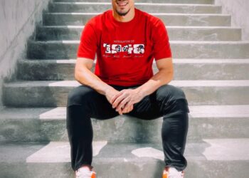 Феновете на ЦСКА вече могат да носят тази специална фланелка с гордост