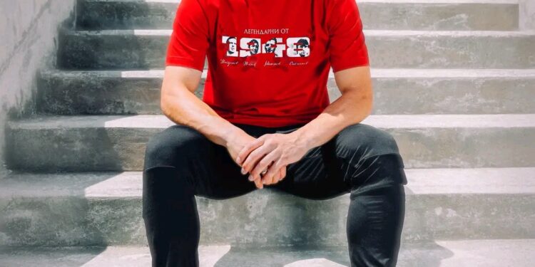 Феновете на ЦСКА вече могат да носят тази специална фланелка с гордост