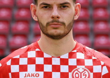 🚨🚨 𝐁𝐑𝐄𝐀𝐊𝐈𝐍𝐆: ЦСКА София са се свързали както с Майнц 05, така и с лагера на Максим Лайтш за евентуален трансфер на крилото