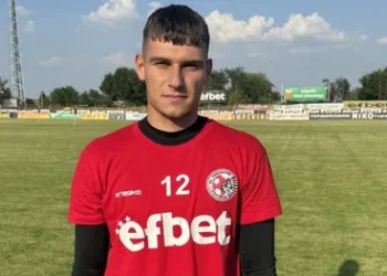 НЕВЕРОЯТЕН ОБРАТ В ЦСКА: НОВИЯТ ВРАТАР ПРИСТИГНА И ВЕЧЕ РАЗТЪРСВА КЛУБА И ФЕНОВЕТЕ!