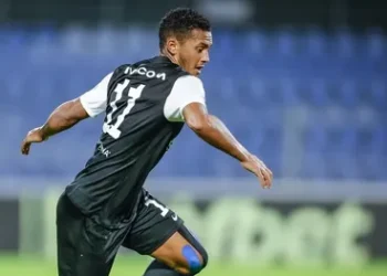 Голямото Завръщане: Любимият Французин Отново е в Левски!