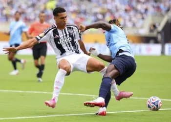 Футболист на ЦСКА симулира контузия, за да поиска пари от треньора си