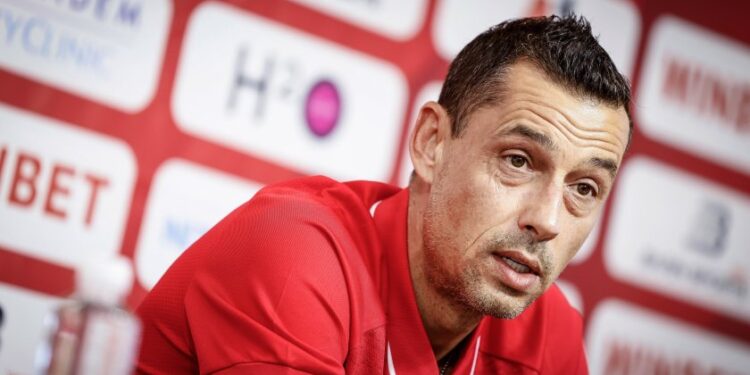 Бившият треньор на ЦСКА София Александър Томаш заведе дело срещу клуба за неизплатени задължения