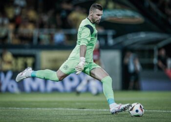 АБСОЛЮТЕН ШОК В БЪЛГАРСКИЯ ФУТБОЛ: НОВИЯТ ВРАТАР НА ЛЕВСКИ ПРЕДСТАВЯ НЕВИЖДАН ТАЛАНТ, КОЙТО ОСТАВЯ ЦЯЛА БЪЛГАРИЯ БЕЗ ДУМИ И ТРЕСЕ ШАМПИОНАТА!