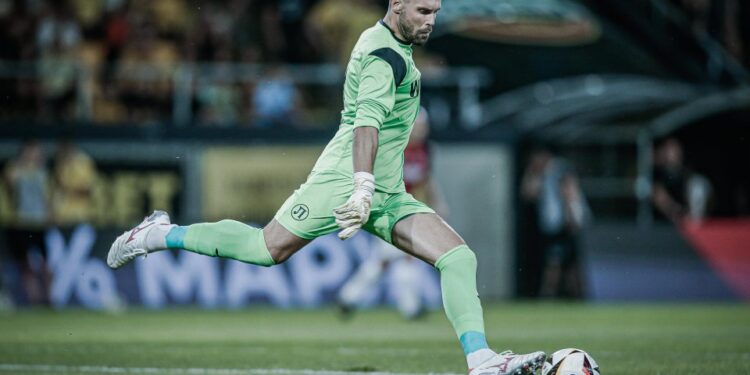 АБСОЛЮТЕН ШОК В БЪЛГАРСКИЯ ФУТБОЛ: НОВИЯТ ВРАТАР НА ЛЕВСКИ ПРЕДСТАВЯ НЕВИЖДАН ТАЛАНТ, КОЙТО ОСТАВЯ ЦЯЛА БЪЛГАРИЯ БЕЗ ДУМИ И ТРЕСЕ ШАМПИОНАТА!