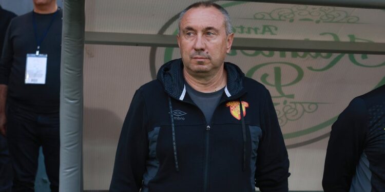 ЕКСКЛУЗИВНО! МЪРИ СТОИЛОВ ОТ ЦСКА ХВЪРЛЯ РЪКАВИЦАТА НА ЖОЗЕ МОУРИНЬО! БЪЛГАРСКИЯТ ФУТБОЛ ЧАКА СВОЯ СПАСИТЕЛ В ТОЗИ ЕПИЧЕН СБЛЪСЪК!