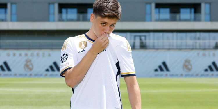 Турска наслада! Левски София привлича суперзвезда нападател в шокираща сделка за 2 милиона долара!