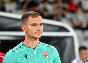 FC Dinamo București trece printr-una dintre cele mai dificile tranziții din ultimii ani, după plecarea bruscă a portarului titular. Detalii complete