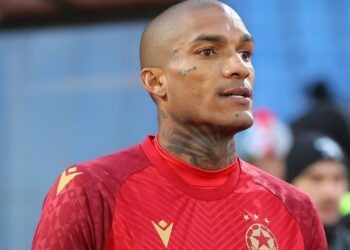 Левски преговаря за привличането на бившия нападател на ЦСКА Фернандо Каранга срещу безплатен договор. Пълни подробности.