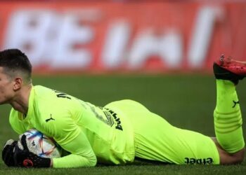 🚨 ОФИЦИАЛНО: От днес Даниел Наумов ще пристигне в Пловдив заедно със своя агент, за да се срещне със спортния директор на Ботев Пловдив Артур Платек и да преговарят за продължителността на евентуалния му трансфер!