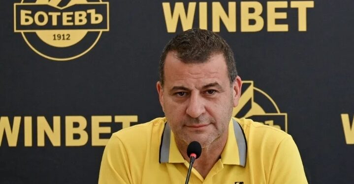 ОФИЦИАЛНО: Даниел Наумов подсилва Ботев (Пд) до дни