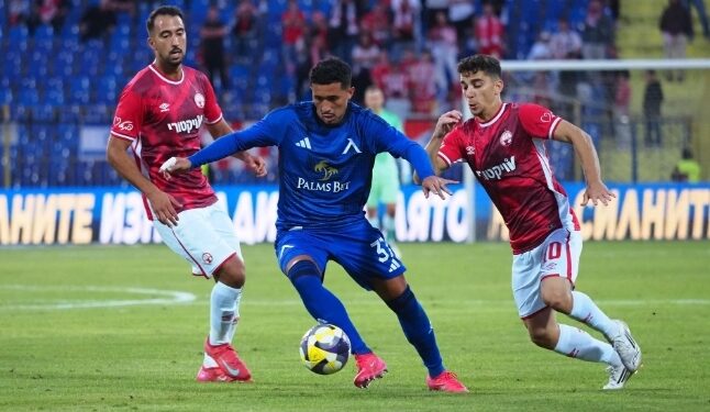 „Хапоел разкритикува терена на „Герена“ след трудно равенство с доминиращия Левски“