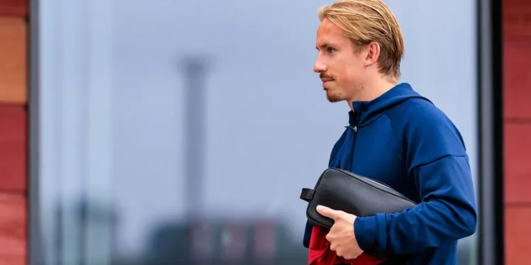 Шведският полузащитник е на път да подпише с ЦСКА до часове.