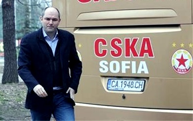 Изпълнителният директор на ЦСКА София Александър Тодоров подкрепя новата стратегия на мениджъра за масов футбол.