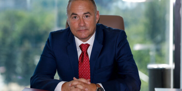 Новият треньор на ЦСКА достига върха на кариерата си след драматично участие в хаоса в щаба на Бербатов