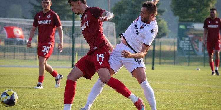 Шок в ЦСКА! Защо оставиха само един българин? Неговият баща ще бъде на трибуните, но ето какво казват цифрите за бъдещето му!