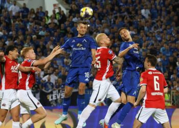 АЗ Алкмаар ще се изненада днес какъв офанзивен Левски вади Веласкес на терена