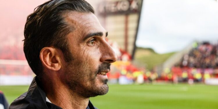 Elias Charalambous, antrenorul principal al FCSB, și-a avertizat echipa că nu are nicio șansă de a învinge pe Aberdeen și de a se califica în Europa League dacă nu își schimbă atitudinea.