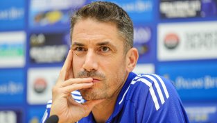 ВЗРИВ В “ГЕРЕНА”: ТРЕНЬОРЪТ НА “ЛЕВСКИ” ЗАПЛАШИ ДА ИЗГОНИ ЗВЕЗДА НА ОТБОРА ЗАРАДИ БЕЗСМИСЛЕН СКАНДАЛ.