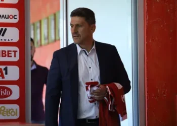 Невероятен обрат в ЦСКА! Ключови фигури в клуба категорично отхвърлиха слуховете за привличането на Филипов, шокирайки феновете с неочаквано изявление.