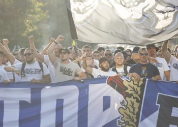 Фенове на Левски с шествие преди мача срещу АЗ Алкмаар