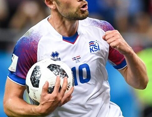 Колко от вас помнят Гилфи Сигурдсон, бившия играч на Евертън? Той се присъединява към Левски София