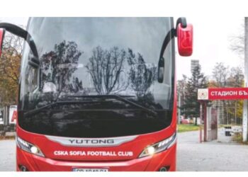 Немислимо и Шокиращо: Врагът Годой Прави Историческо Дарение на Автобус и Милиони на Левски, Загърбвайки Всички Разногласия