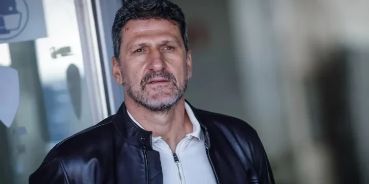 Скандал в ЦСКА: Бивш директор хванат да залага срещу отбора!