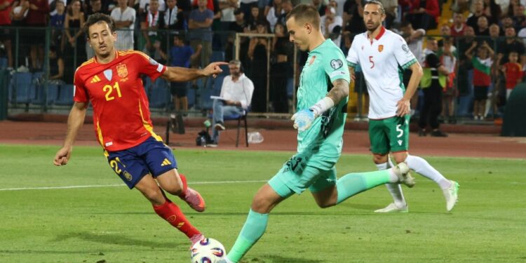 След геройствата срещу Ямал и компания: Вуцов май няма да започне следващия сезон в Левски