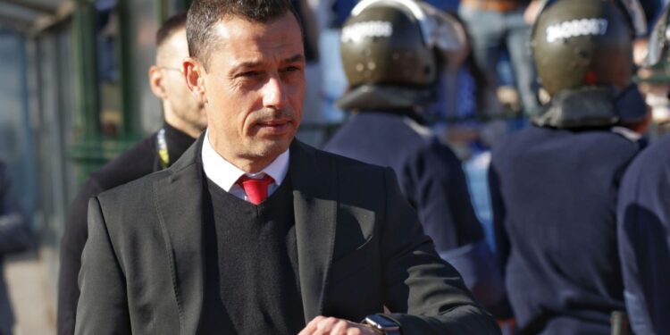 Александър Томаш е новият старши треньор на Ботев Пловдив, след като двете страни се разбраха по всички детайли около договора на специалиста. Томаш ще замени на поста Николай Киров, който бе освободен след домакинското поражение с 1:2 от ЦСКА 1948 на 25-и септември.