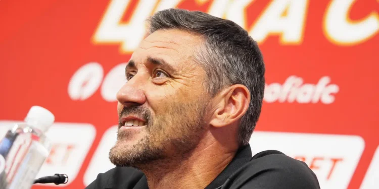 Емоционален апел от Керкез: “Моля, моля, дайте ми време!” ​”Моля ви, дайте ми малко време да се адаптирам. Вярвам, че мога да се справя по-добре”, заяви треньорът на ЦСКА Душан Керкез след тежкото поражение… Повече подробности по-долу! 👇