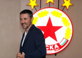 Вместо да се фокусират върху основния проблем на нашия отбор, ръководството смята, че уволнението ми е тяхното… повече подробности по-долу.