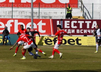 за третото място Източник