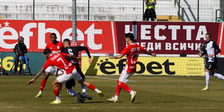 за третото място Източник