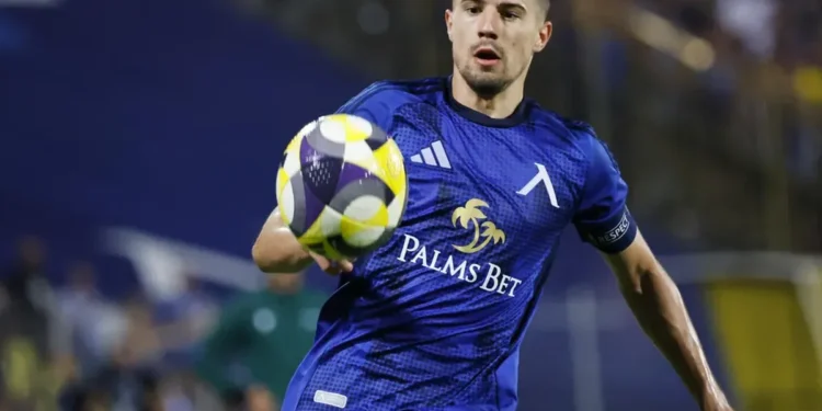 Националът е получил предложение за тригодишен договор от марокански отбор